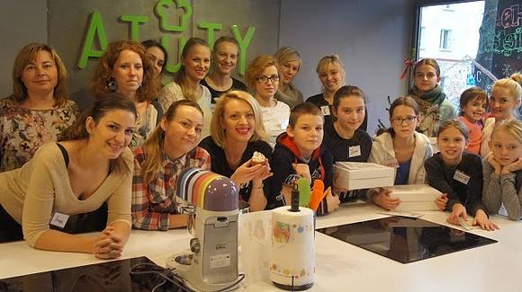 Świąteczne cupcakes warsztaty dekorowania babeczek w Atutach