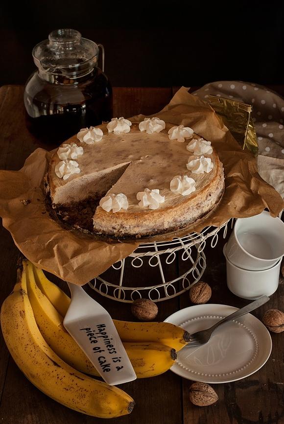 Sernik bananowy z orzechami