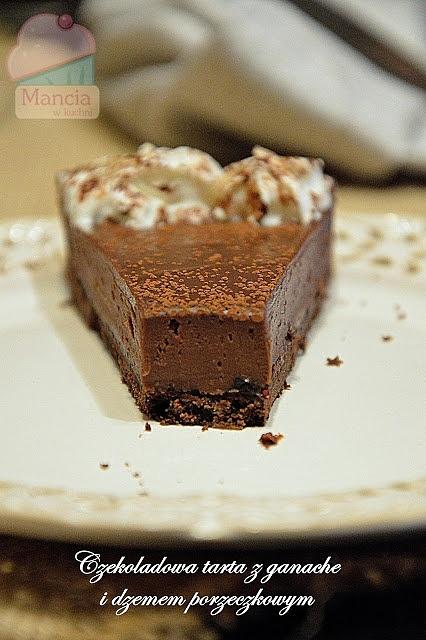 Czekoladowa tarta z ganache i dżemem porzeczkowym