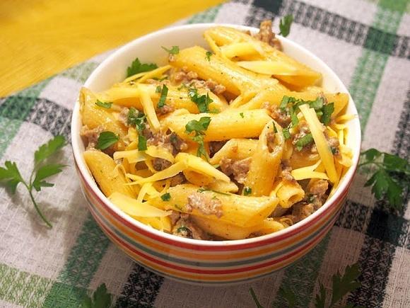 Makaron z mascarpone i mielonym mięsem