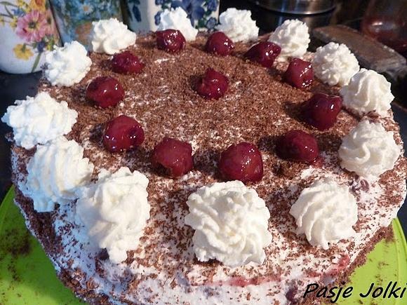 Tort czekoladowo śmietanowy z wiśniami
