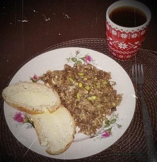 Jajecznica z cebulą i kaszanką