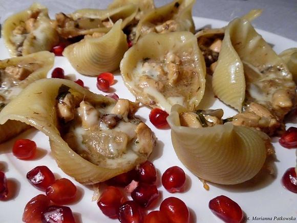 Muszle makaronowe nadziewane podgrzybkami i kurczakiem