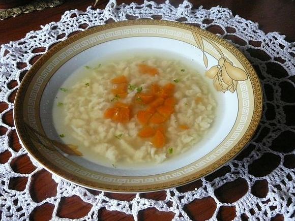 Rosół z gęsi z czosnkową marchewką