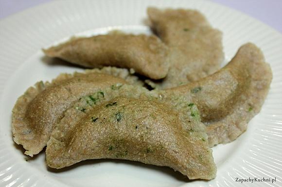 Pierogi orkiszowe wegańskie ze szpinakiem i fetą wędzoną polsoja