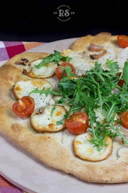 Pizza bianca z kozim serem