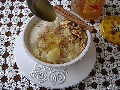 Jaglanka na słodko z jabłkami i orzechami