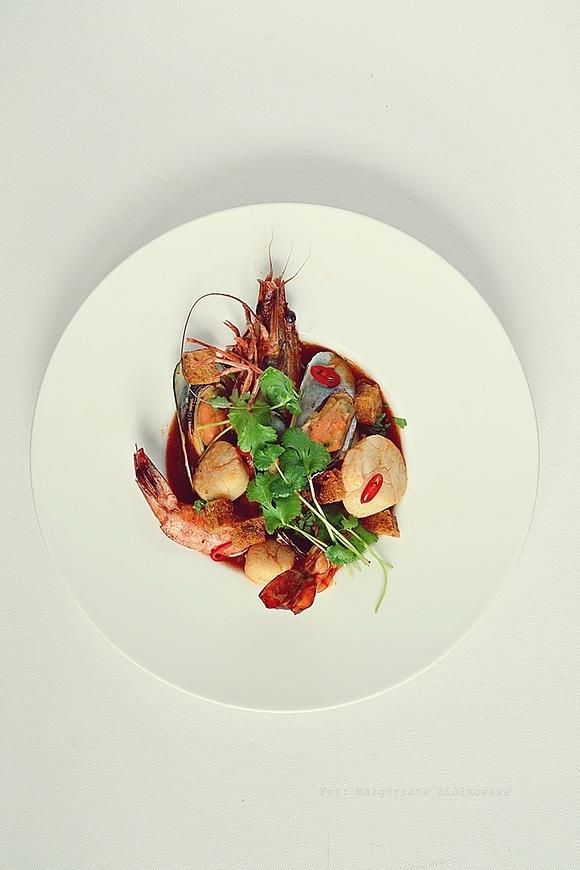Zupa di pesce - włoska rybna zupa z owocami morza