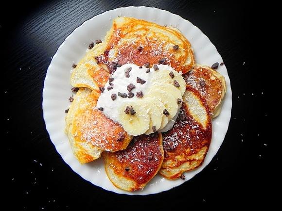 Protein pancakes z bananem i kokosami w kilka minut