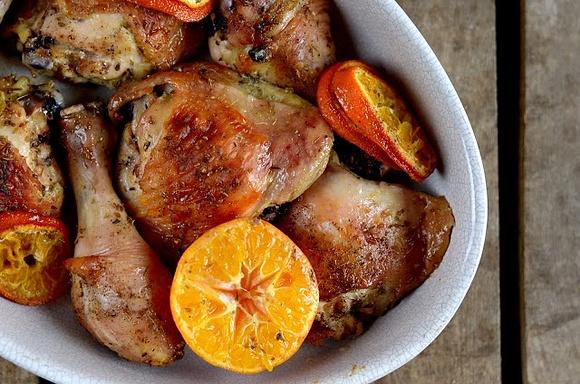 Kurczak pieczony z klementynkami i ouzo według Ottolenghi