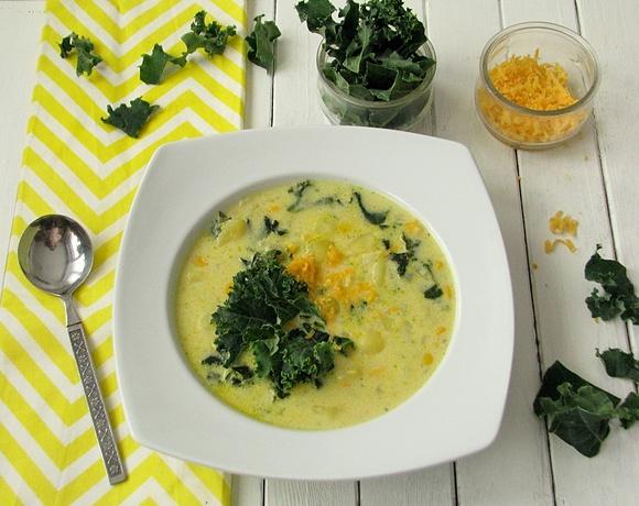Chowder kukurydziano-ziemniaczany z jarmużem