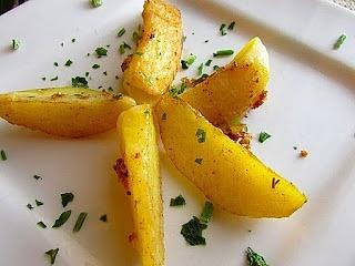 Pieczone ziemniaki z ziołami i czosnkiem
