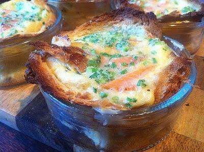 Frittata z łososiem w chlebie tostowym