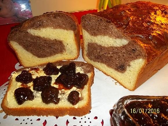 Drożdżówka marmurkowa z ciemną warstwą kakao