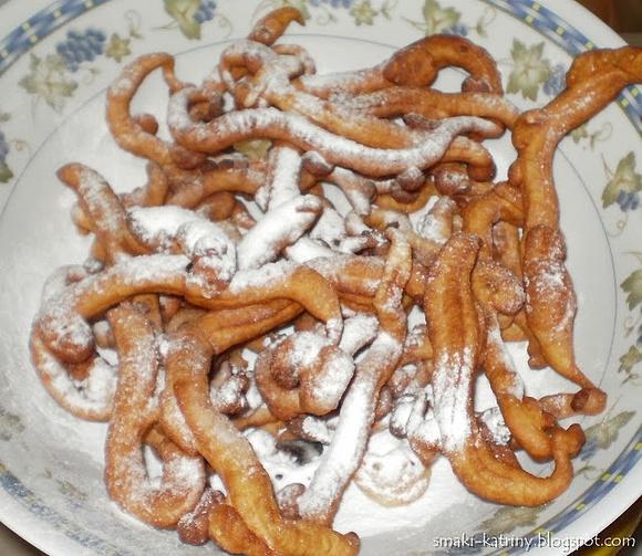 Szybki chrust lany – łatwy i szybki przepis na tłusty czwartek