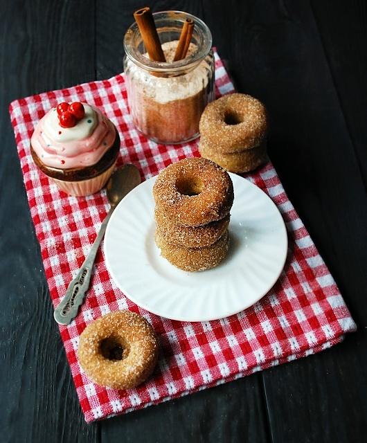 Donuty w cynamonowym cukrze