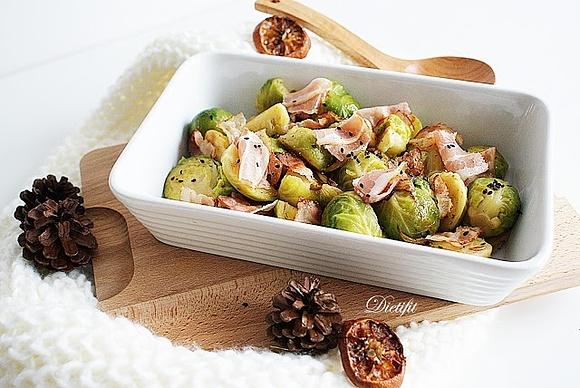 Brukselka z wędliną w lunch boxie na lunch