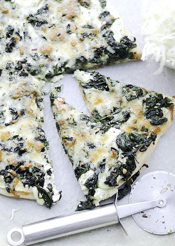 Pizza bianco ze szpinakiem