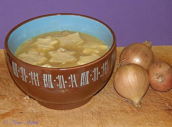 Zupa cebulowa z grzankami