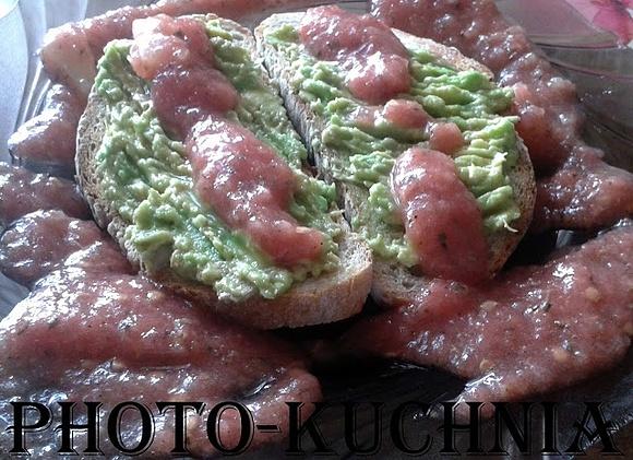 Pasta kanapkowa z avocado, słonecznikiem i grejpfrutem