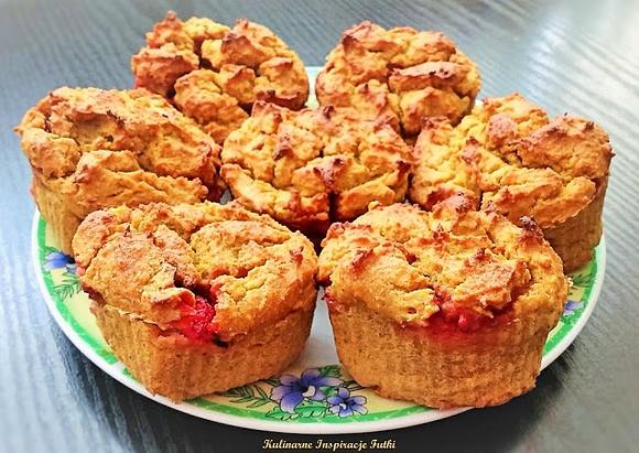 Jaglane muffinki z truskawkami i morelami