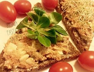 Domowa pasta z makreli i ogórków kiszonych