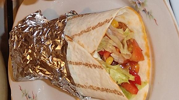 Tortilla z kurczakiem i warzywami