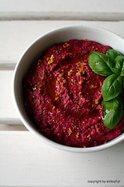 Buraczany hummus