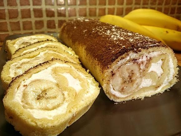 Rolada serowa z bananami i mascarpone