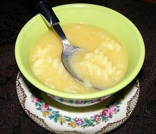 Zupa z mrożonej dyni i musu dyniowego z makaronem