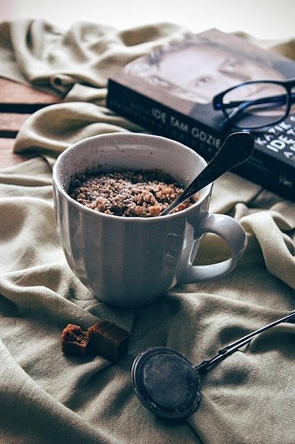 Zimowy comfort food z gryczaną kruszonką, jabłkami i toffi
