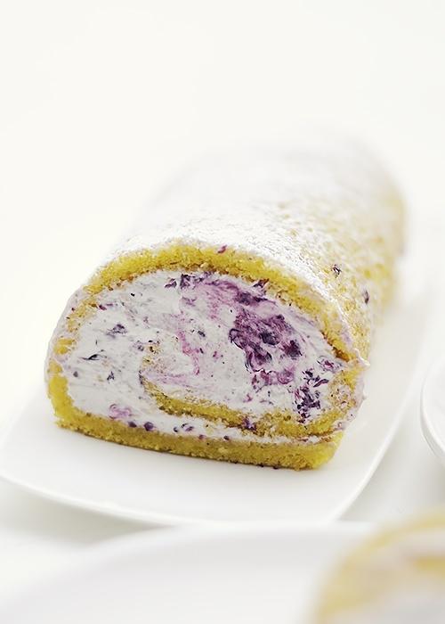 Dyniowa rolada z mascarpone i jeżynami