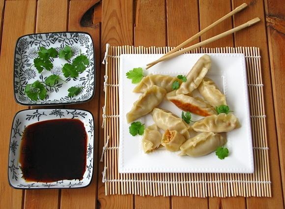 Wegetariańskie japońskie pierożki gyoza