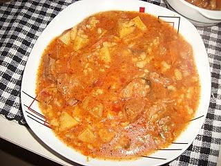 Bogracz - węgierski gulasz z mięsem i warzywami
