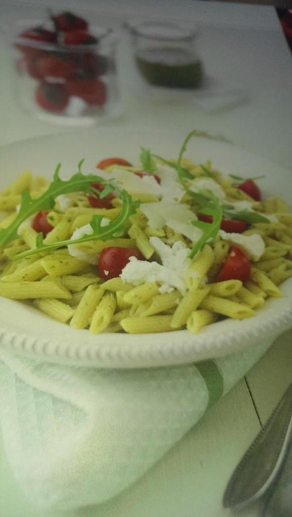 Sałatka makaronowa Caprese