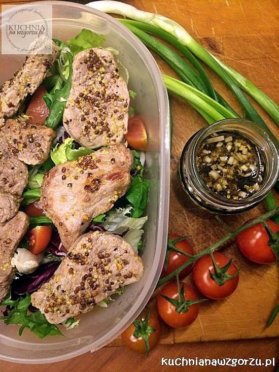 Sałatka z polędwiczką wieprzową na lunch do pracy
