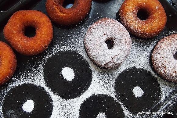 Donuty czyli pączki z dziurką