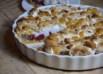 Tarta z wiśniami i bezą