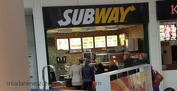 Subway szczecin al. wyzwolenia 18 – smaczne kanapki z dużą ilością warzyw.
