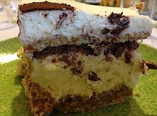 Kajmakowe ciasto na herbatnikach z mascarpone i śmietaną