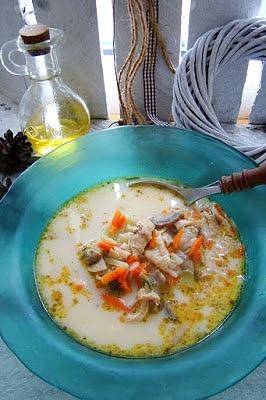 Drobiowo-pieczarkowa zupa z kurczaka, pieczarek i warzyw