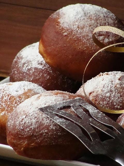Pączki tradycyjne z marmoladą