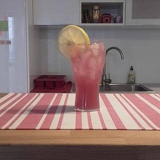 Gazowany granat bezalkoholowy drink na bazie soku z granatu