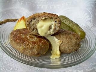 Kotlety mielone z żółtym serem