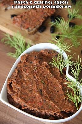 Pasta z czarnej fasoli i suszonych pomidorów