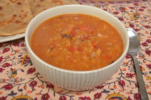 Zupa z czerwonej soczewicy dahl