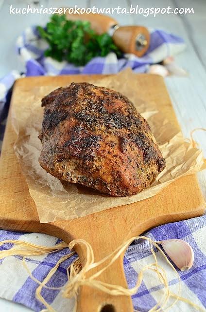 Aromatyczna pieczona szynka