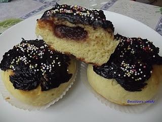 Pieczone pączki z polewą czekoladową