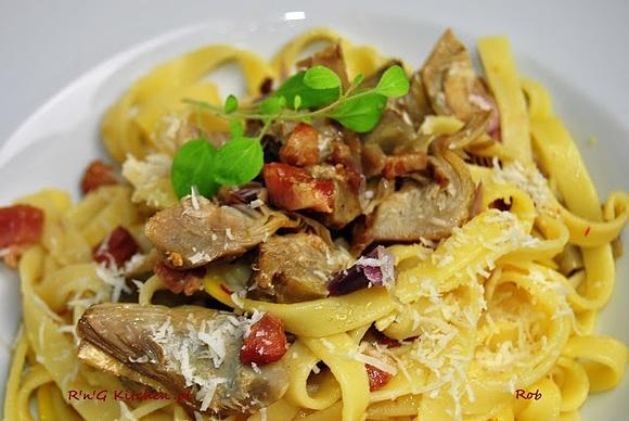 Tagliatelle z karczochami i szafranem