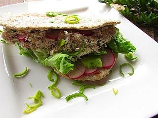 Piadina razowa z makrelą i serkiem
